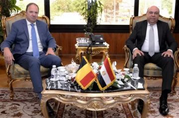 الحفني : نحرص على توسيع الشراكات الدولية وتعظيم الاستفادة من الإمكانات المصرية المتطورة الحفني : نحرص على توسيع الشراكات الدولية وتعظيم الاستفادة من الإمكانات المصرية المتطورة