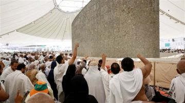 بدء توافد الحجاج إلى منى بعد النفرة من مزدلفة فيديو بدء توافد الحجاج إلى منى بعد النفرة من مزدلفة فيديو