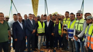 وزير النقل يشهد التشغيل التجريبي لميناء دندرة النهري بمحافظة قنا.. صور