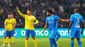 ليلة حسم الصدارة .. موعد مباراة النصر والهلال في قمة الدوري السعودي والقنوات الناقلة