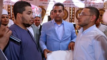 محافظ سوهاج يشهد صلحا بين عائلتين محافظ سوهاج يشهد صلحا بين عائلتين
