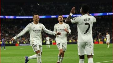 شجار عنيف في تدريبات ريال مدريد قبل الكلاسيكو بين تشاوميني وفالفيردي