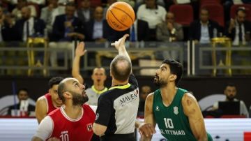 الأهلي يهزم الاتحاد 79-70 في ثاني مباريات نهائي دوري السلة
