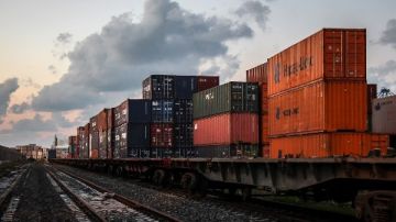 تداول 10 سفن حاويات وبضائع عامة بميناء دمياط تداول 10 سفن حاويات وبضائع عامة بميناء دمياط
