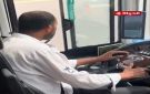 مشهد لا ينسى.. سائق مصري يخطف القلوب بتلاوة القرآن خلال نقل الحجاج فيديو