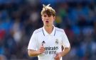 فابريجاس يوجه رسالة إلى ريال مدريد: نريد استمرار نيكو باز مع كومو