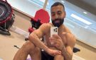 محمد صلاح يستعرض لياقته البدنية من الجيم