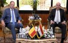 وزير الطيران يبحث مع سفير بلجيكا فرص تعزيز الربط الجوي بين البلدين
