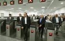 رئيس الوزراء يتفقد المرحلتين الأولى والثانية من مشروع مونوريل شرق النيل مستقلا أحد قطاراته