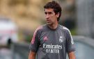 رونسيرو يفاجئ جماهير ريال مدريد: راؤول المدرب القادر على إنقاذ الفريق