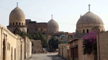 ما حكم الصلاة في مسجد محاط بالقبور؟ .. علي جمعة يجيب ما حكم الصلاة في مسجد محاط بالقبور؟ .. علي جمعة يجيب