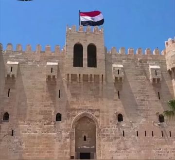 جولة داخل قلعة قايتباي بالإسكندرية.. فيديو جولة داخل قلعة قايتباي بالإسكندرية.. فيديو