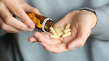 استشاري تجميل: فيتامين B12 مهم لصحة الأظافر استشاري تجميل: فيتامين B12 مهم لصحة الأظافر