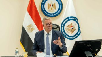 البترول تنفي التصريحات المنسوبة للوزير بشأن إبرام عقود استثمارية لإنشاء مناجم للذهب والمعادن بشمال السودان البترول تنفي التصريحات المنسوبة للوزير بشأن إبرام عقود استثمارية لإنشاء مناجم للذهب والمعادن بشمال السودان