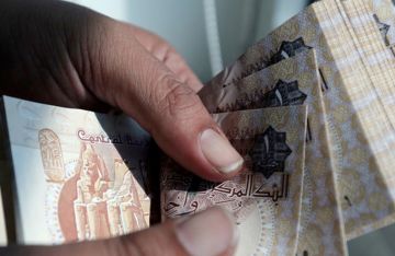 بلومبرج: الجنيه المصري العملة الأفضل أداء في العالم بلومبرج: الجنيه المصري العملة الأفضل أداء في العالم