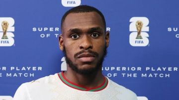 المغربي "عيسي ديوب" افضل لاعب في مباراة هولندا بالمونديال