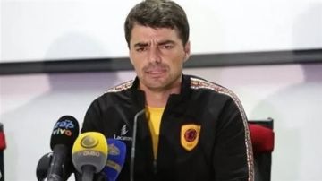 أول رد من البرتغالي بيدرو جونسالفيش بعد ترشيحه لتدريب الأهلي (خاص)