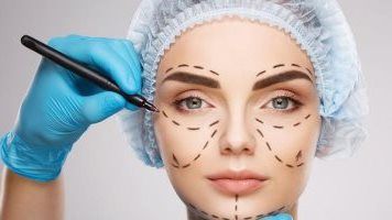 خبيرة تجميل: الريموفر بيشيل الجل بطريقة تقنية دقيقة خبيرة تجميل: الريموفر بيشيل الجل بطريقة تقنية دقيقة
