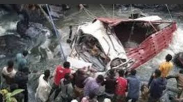 سقوط حافلة في اثيوبيا في وادي ومصرع ركابها سقوط حافلة في اثيوبيا في وادي ومصرع ركابها