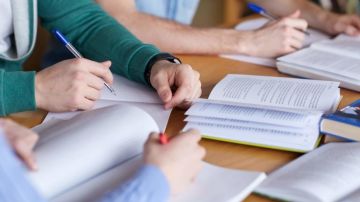دعاء المذاكرة .. سلاحك للتركيز وطرد قلق الامتحانات دعاء المذاكرة .. سلاحك للتركيز وطرد قلق الامتحانات
