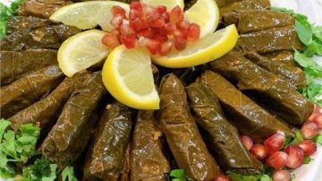 طريقة عمل ورق العنب بالدجاج بطعم شهي طريقة عمل ورق العنب بالدجاج بطعم شهي