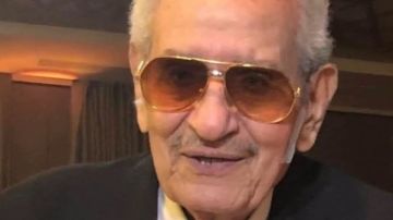 محافظ البحر الأحمر يتلقى العزاء في الفريق يوسف عفيفي بمسجد الميناء الكبير بالغردقة محافظ البحر الأحمر يتلقى العزاء في الفريق يوسف عفيفي بمسجد الميناء الكبير بالغردقة