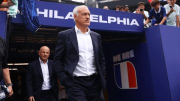 ديشان يعود إلى معسكر منتخب فرنسا ديشان يعود إلى معسكر منتخب فرنسا