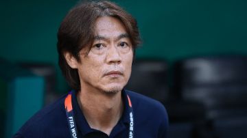 استقالة مدرب منتخب كوريا الجنوبية بعد خروج بلاده من كأس العالم استقالة مدرب منتخب كوريا الجنوبية بعد خروج بلاده من كأس العالم