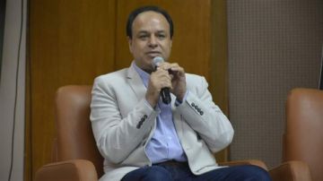 أشرف عبد الرحمن: السوشيال ميديا أصبحت المنصة الأولى للخلافات الفنية خاص