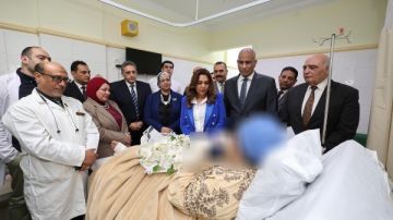 وزيرتا التنمية المحلية ورئيسة القومي للمرأة ومحافظ كفرالشيخ يطمئنون على رئيسة القريةالمعتدى عليها وزيرتا التنمية المحلية ورئيسة القومي للمرأة ومحافظ كفرالشيخ يطمئنون على رئيسة القريةالمعتدى عليها