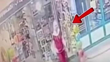 شجاعة فتاة الإسماعيلية تمنع وقوع حادث مروع شجاعة فتاة الإسماعيلية تمنع وقوع حادث مروع