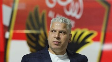 اجتماعات مستمرة في الأهلي استعدادا للموسم الجديد اجتماعات مستمرة في الأهلي استعدادا للموسم الجديد