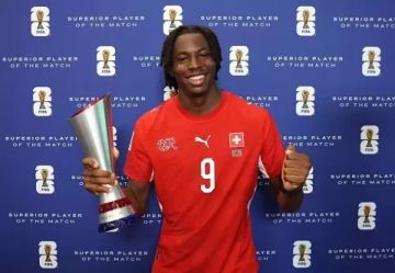 مانزامبي يحصد جائزة رجل مباراة سويسرا والبوسنة في كأس العالم مانزامبي يحصد جائزة رجل مباراة سويسرا والبوسنة في كأس العالم