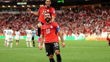 استشاري نفسي: المصريون يرتبطون بجذورهم ويجدون في انتصارات المنتخب مصدرا للفخر والسعادة