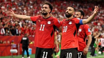 وزير الرياضة يهنئ المنتخب المصري بعد فوزه بثلاثية علي نيوزيلندا ويشيد بالإنجاز التاريخي وزير الرياضة يهنئ المنتخب المصري بعد فوزه بثلاثية علي نيوزيلندا ويشيد بالإنجاز التاريخي