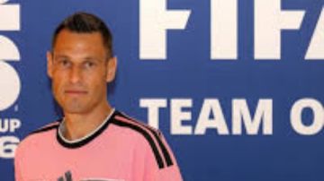 لماذا سيرتدي حكم مباراة أوروجواي والسعودية اللون الوردي؟ لماذا سيرتدي حكم مباراة أوروجواي والسعودية اللون الوردي؟