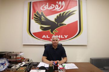 وائل جمعة يبدأ مهامه مديرا للكرة في الأهلي رسميا وائل جمعة يبدأ مهامه مديرا للكرة في الأهلي رسميا