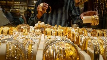 لماذا تراجع سعر الذهب ومتى يعود للصعود؟