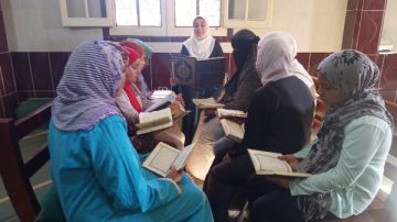 واعظات الأوقاف يواصلن رسالتهن القرآنية في المقارئ النسائية وحلقات التحفيظ واعظات الأوقاف يواصلن رسالتهن القرآنية في المقارئ النسائية وحلقات التحفيظ
