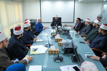 أمين البحوث الإسلامية يجتمع بأعضاء وحدة الدعوة الإلكترونية استعدادا لإطلاق أعمالها أمين البحوث الإسلامية يجتمع بأعضاء وحدة الدعوة الإلكترونية استعدادا لإطلاق أعمالها