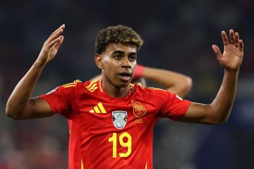 المديرالفني للمنتخب الإسباني يلمح لاستبعاد لامين يامال المديرالفني للمنتخب الإسباني يلمح لاستبعاد لامين يامال