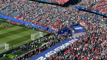 جماهير اسكتلندا تكرم مشجعها الراحل في مباراة المغرب بالمونديال جماهير اسكتلندا تكرم مشجعها الراحل في مباراة المغرب بالمونديال