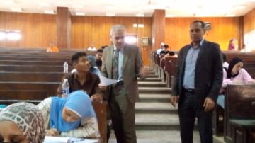 القائم بأعمال رئيس جامعة أسوان يتابع امتحانات الآداب وسط إجراءات تنظيمية وطبية متكاملة القائم بأعمال رئيس جامعة أسوان يتابع امتحانات الآداب وسط إجراءات تنظيمية وطبية متكاملة