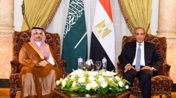 لقاء مصري - سعودي بالقاهرة لبحث العلاقات الثنائية ومستجدات غزة وإيران والبحر الأحمر لقاء مصري - سعودي بالقاهرة لبحث العلاقات الثنائية ومستجدات غزة وإيران والبحر الأحمر