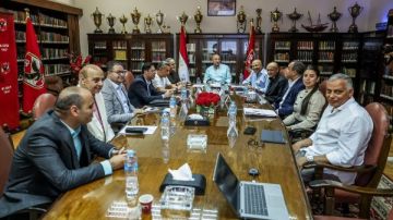 ملفات عالقة.. لقطات من اجتماع الجمعية العمومية لشركة الأهلي لكرة القدم شاهد