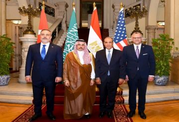 وزير الخارجية يعقد اجتماعا رباعيا مع نظيريه السعودي والتركي وكبير مستشاري ترامب لبحث التطورات الإقليمية صور وزير الخارجية يعقد اجتماعا رباعيا مع نظيريه السعودي والتركي وكبير مستشاري ترامب لبحث التطورات الإقليمية صور