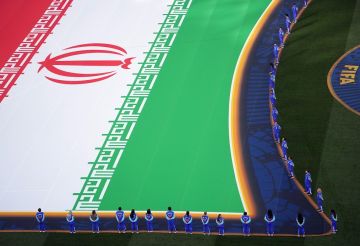 إنفانتينو يفاجئ لاعبي إيران (فيديو) إنفانتينو يفاجئ لاعبي إيران (فيديو)