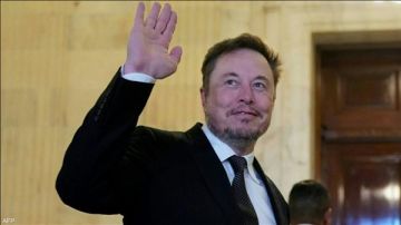 إيلون ماسك يصبح أول تريليونير في العالم إيلون ماسك يصبح أول تريليونير في العالم