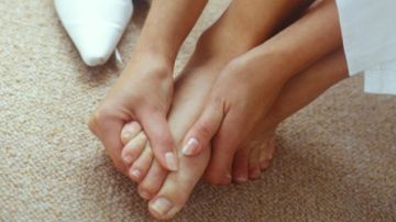 سبب غير متوقع لألم الكعب عند الاستيقاظ من النوم.. احترس من تجاهله سبب غير متوقع لألم الكعب عند الاستيقاظ من النوم.. احترس من تجاهله