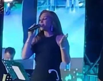 إليسا تتألق في حفل كامل العدد بالقاهرة صور إليسا تتألق في حفل كامل العدد بالقاهرة صور